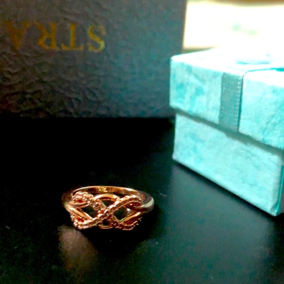 Rose 🥀 Gold white Sapphire Infinity Ring 🥀 - Picture 2 of 5